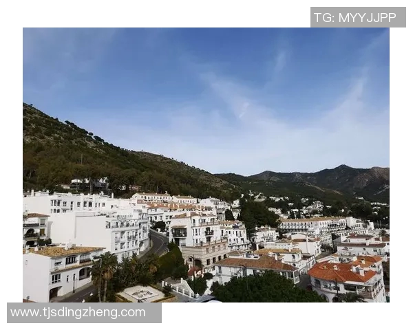 足球明星米白色毛衣时尚搭配解析引领潮流新风尚 足球明星米白色毛衣时尚搭配解析引领潮流新风尚